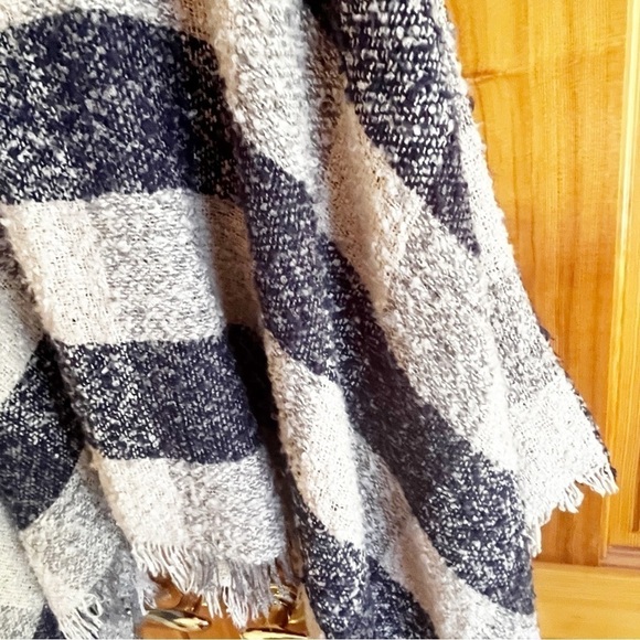 Ariana by Howards Blue Plaid Blanket Cowl Neck Shawl Fringed Poncho Festival OS - Picture 8 of 9